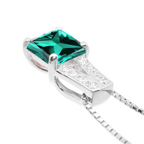 Emerald Pendant 02