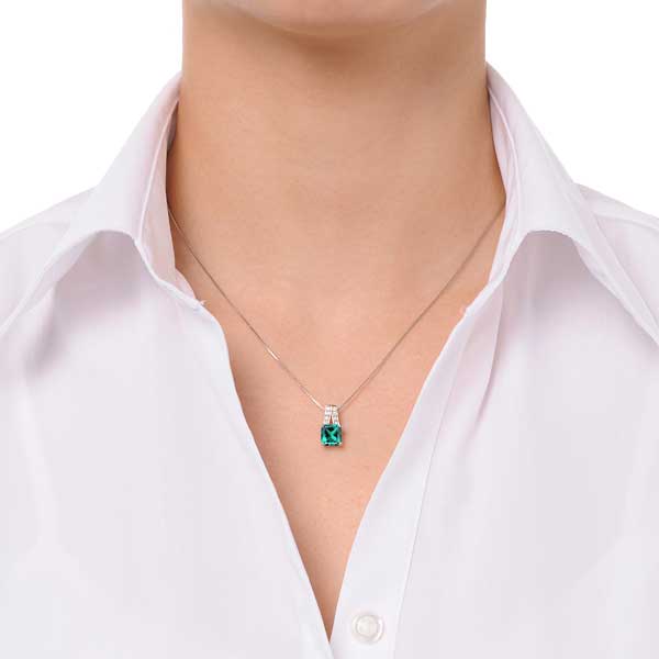 Emerald Pendant 02