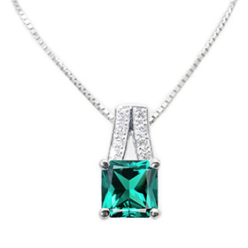 Emerald Pendant 02